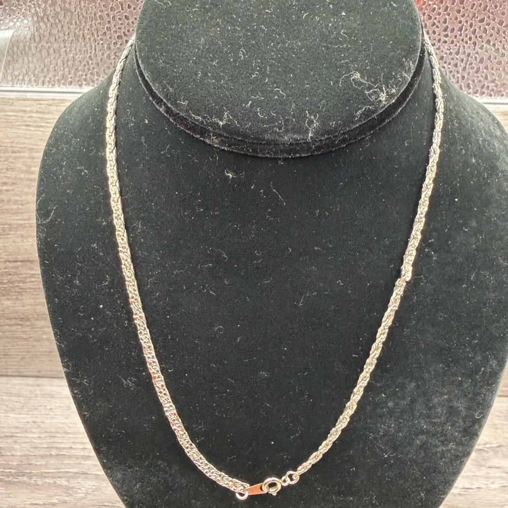 Elegant Silver Tone Chain‎ Necklace